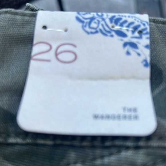 Anthropologie Pilcro The Wanderer Camo Floral Print Shorts - Picture 5 of 9